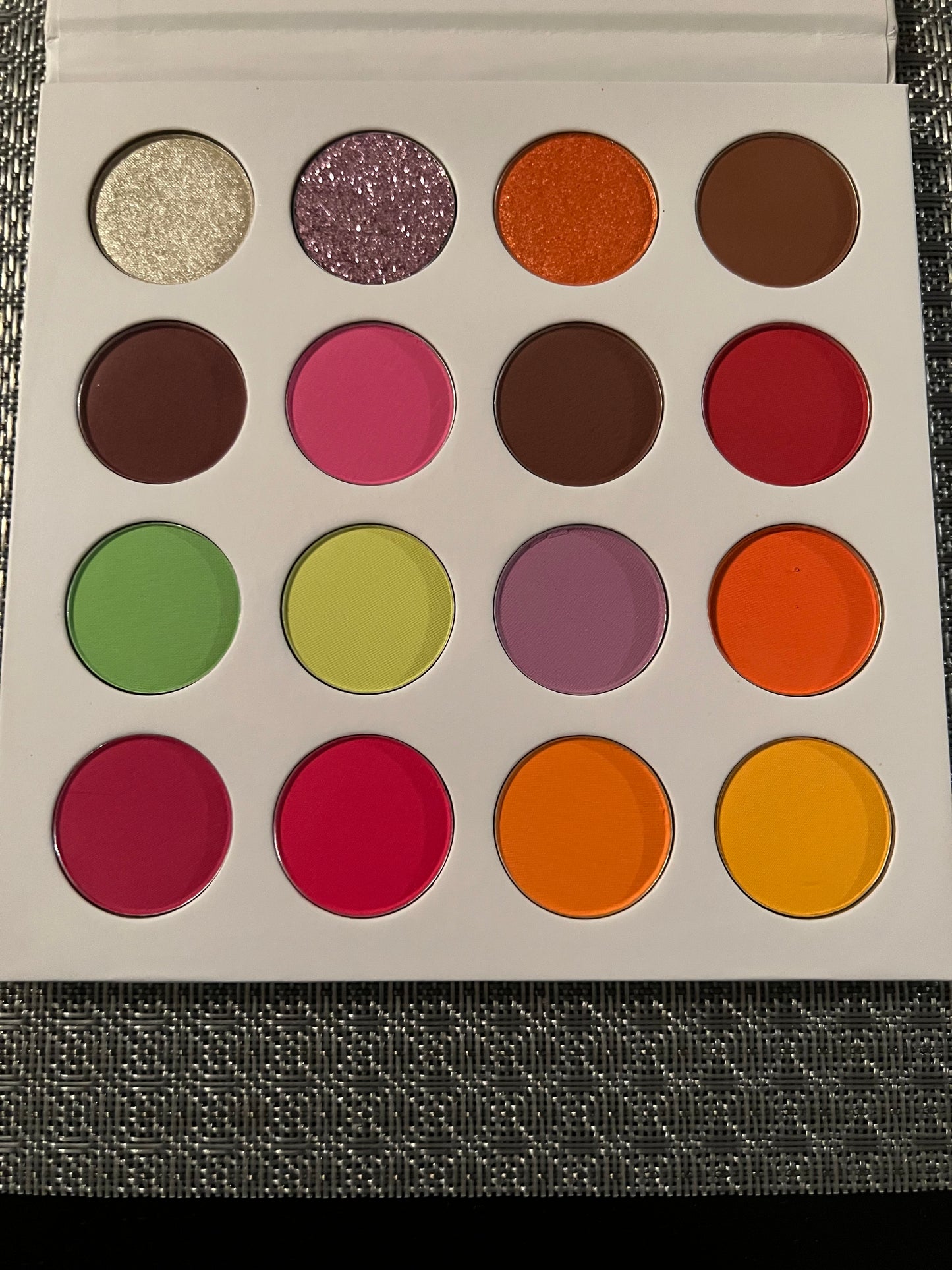 Damn Girl Eyeshadow Palette